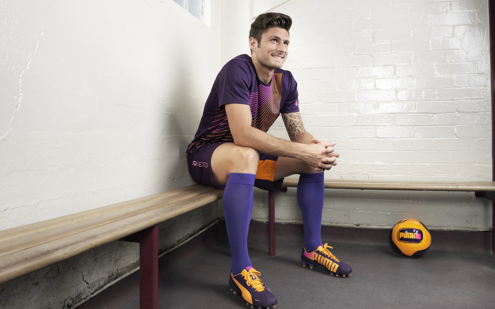 中国米兰体育-KPL舞台高度曝光32米巨幕亮相像在看科幻大片，kpl比赛现场